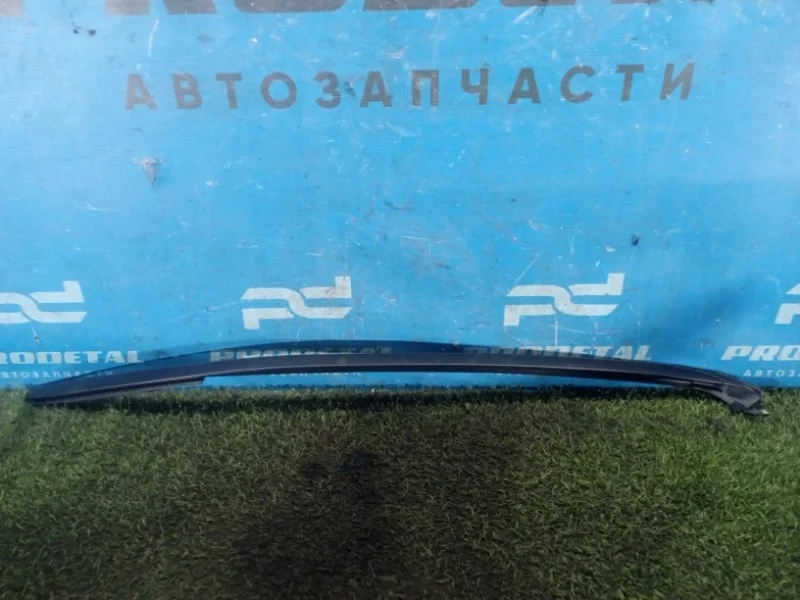 Молдинг лобового стекла Toyota Land Cruiser 200