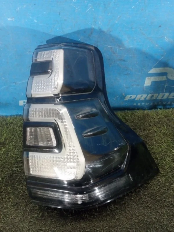 Фонарь задний левый Toyota Land Cruiser Prado 150