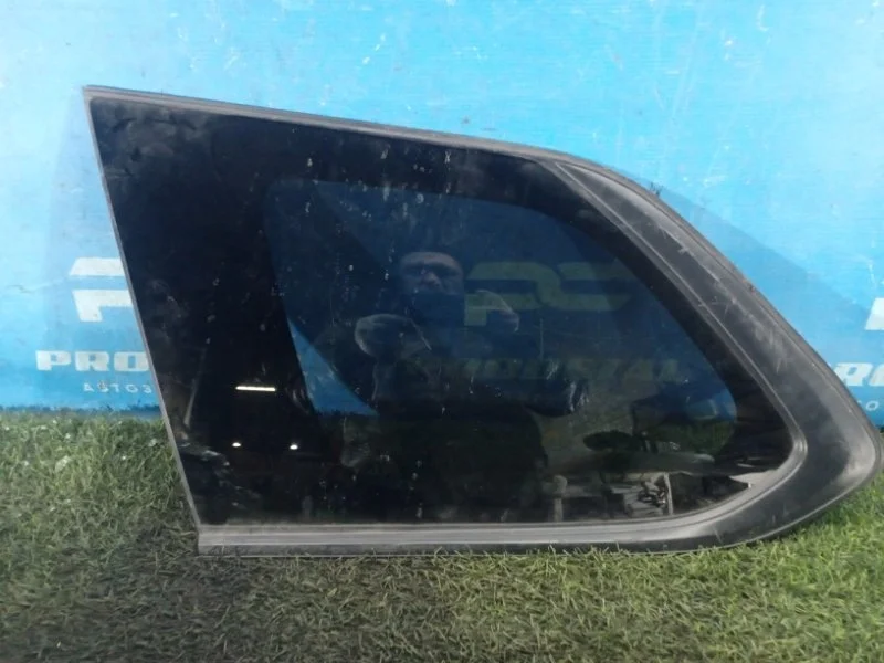 Стекло кузовное глухое левое Mitsubishi Outlander