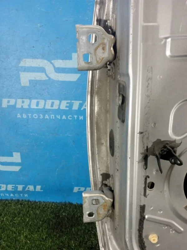 Петля двери передняя правая Renault Duster