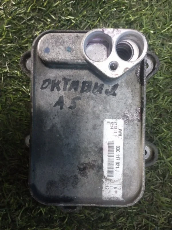 Радиатор масляный Skoda Octavia A5 2004-2013