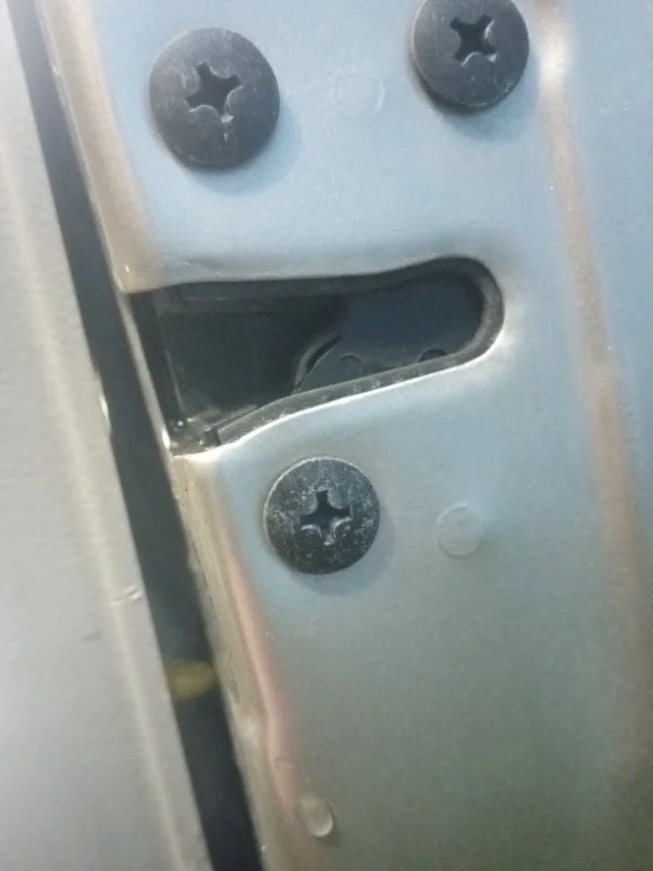 Замок двери передний правый Kia Cerato 2004-2008