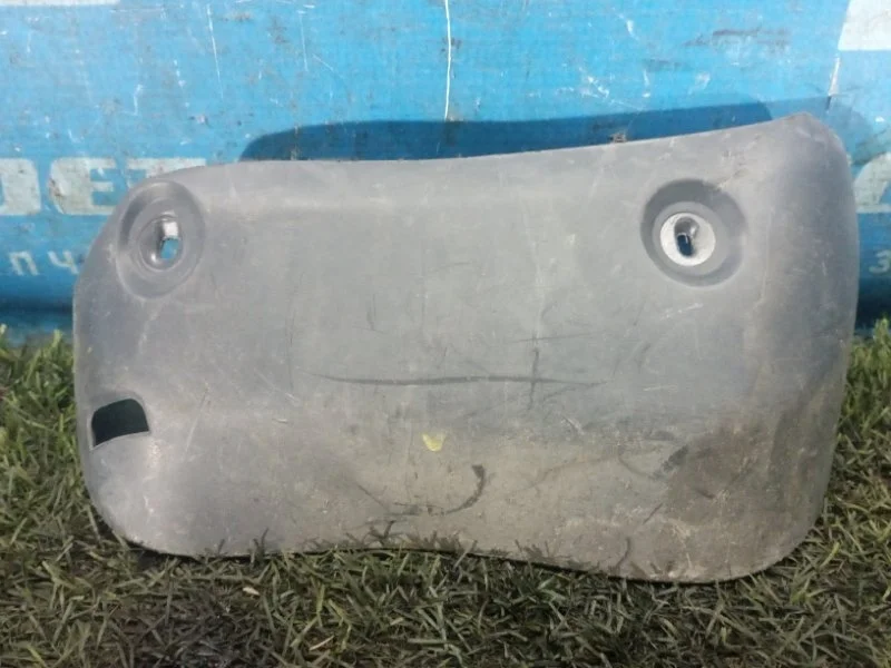 Брызговик задний правый Mitsubishi Pajero/Montero