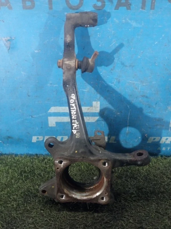 Кулак поворотный передний правый Toyota Fortuner