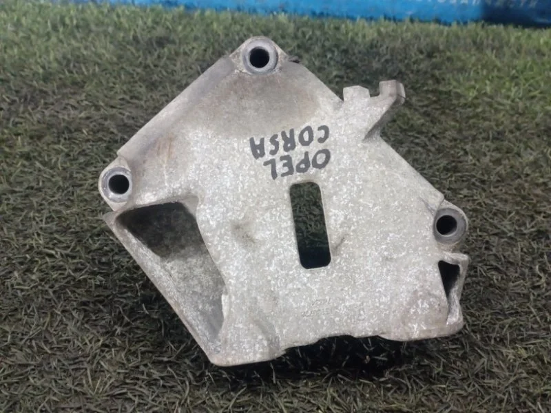 Кронштейн двигателя правый Opel Corsa D 2006>