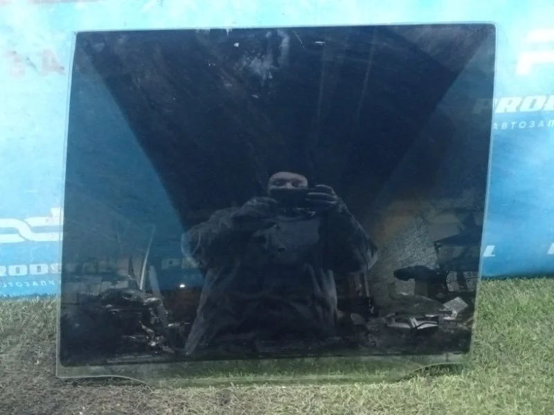 Стекло двери заднее левое Lexus LX570 2007>