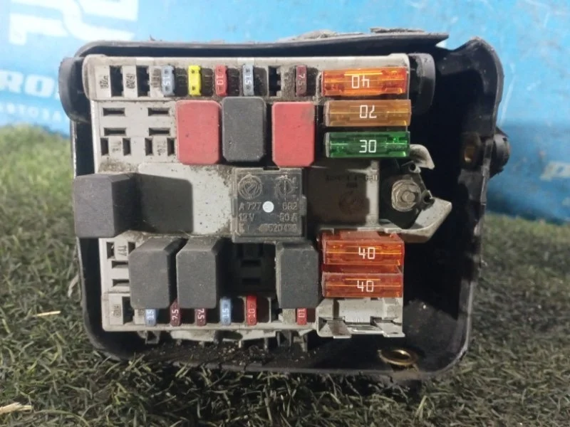 Блок предохранителей Fiat Albea 350A1000 2002-2012
