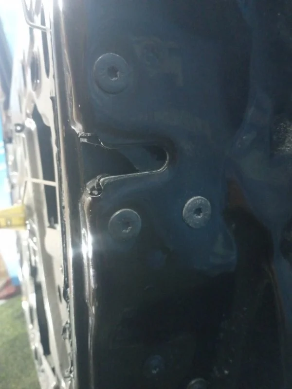 Замок двери передний правый Renault Duster