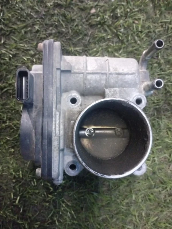 Заслонка дроссельная электрическая Nissan Tiida