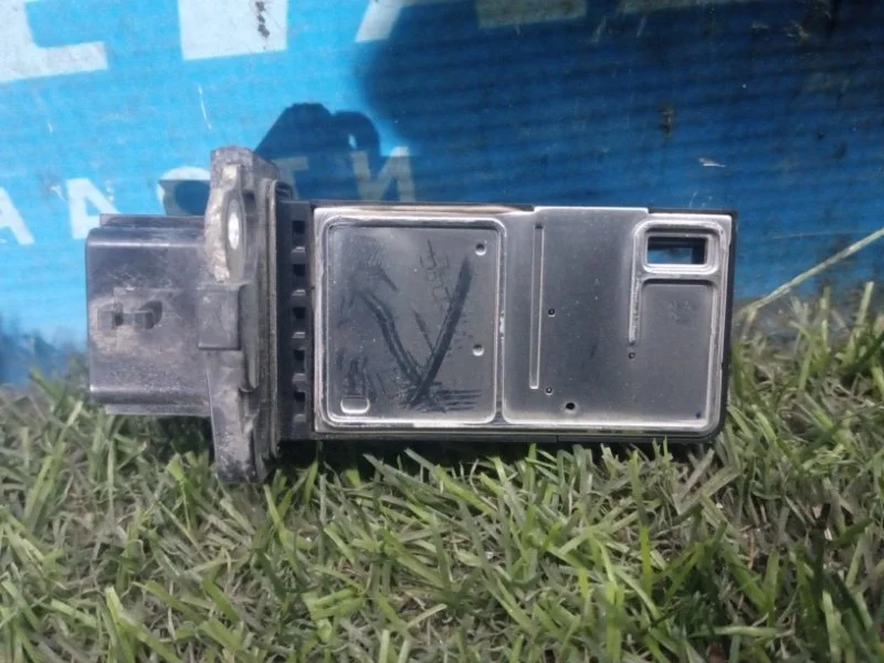 Расходомер воздуха (массметр) Nissan Tiida C11