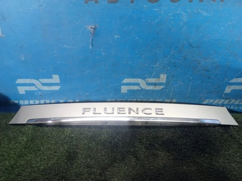 Накладка двери багажника Renault Fluence K4M