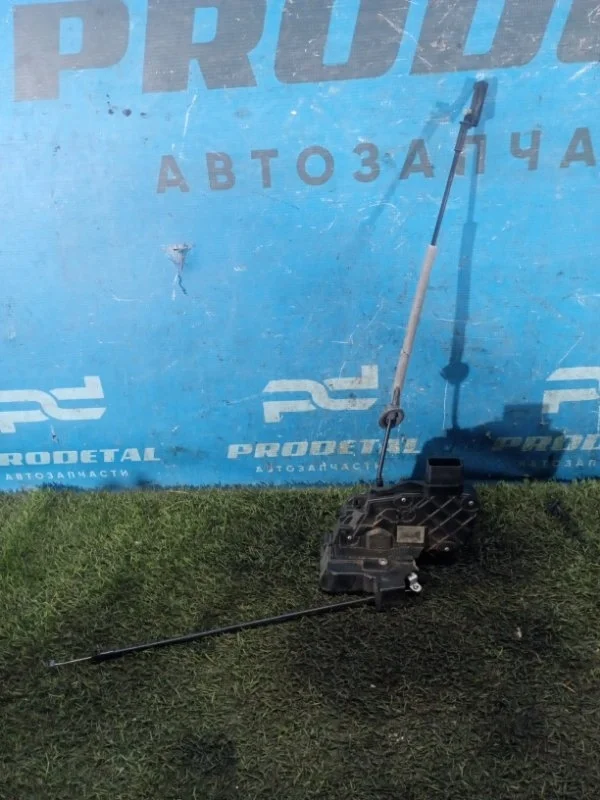 Замок двери передний правый Volvo S80 2006-2016