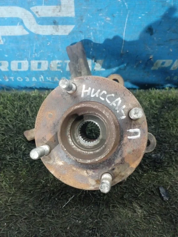 Кулак поворотный передний правый Nissan Almera