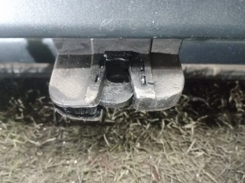 Замок двери багажника Volkswagen Touareg 2002-2010