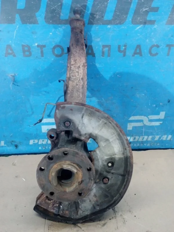 Кулак поворотный передний левый Volkswagen Touareg