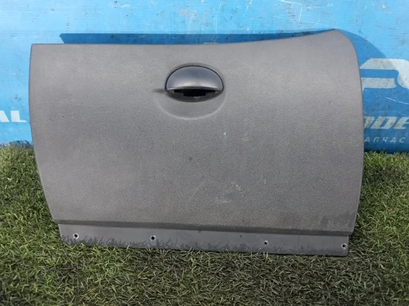 Крышка (дверца) бардачка Renault Logan СЕДАН