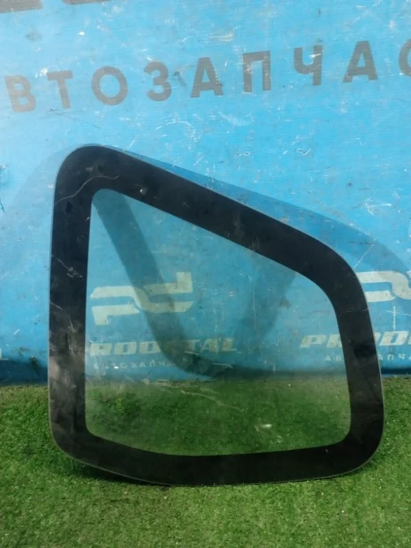 Стекло кузовное глухое заднее левое Renault Duster