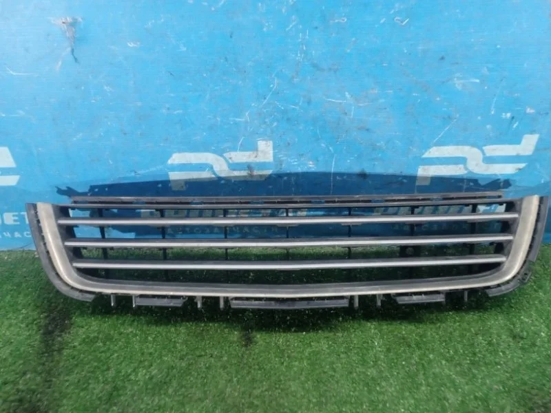 Решетка в бампер центральная Opel Astra H