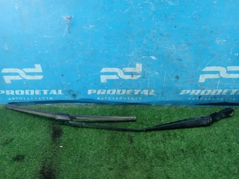 Поводок стеклоочистителя передний правый