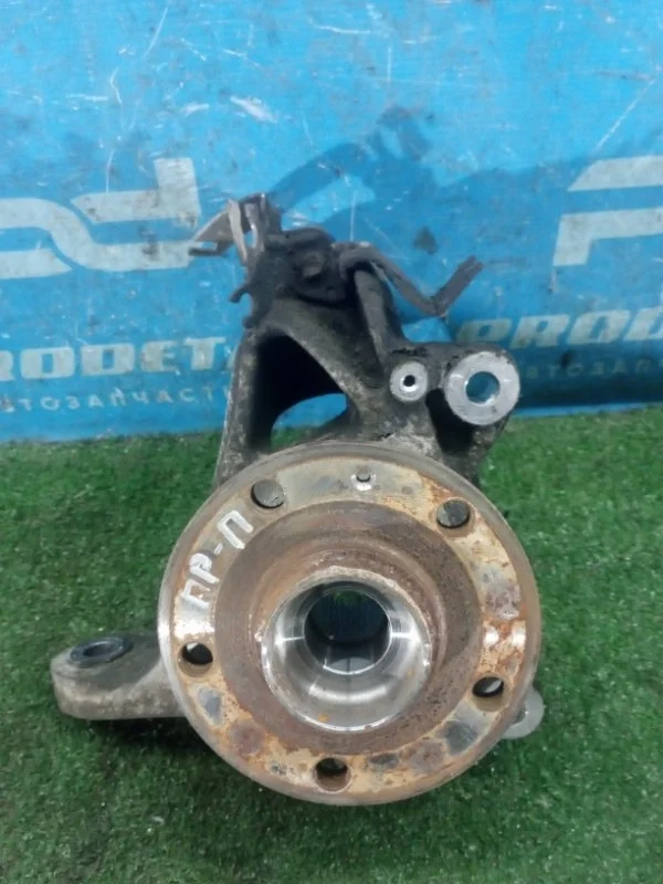 Кулак поворотный передний правый Volkswagen Tiguan