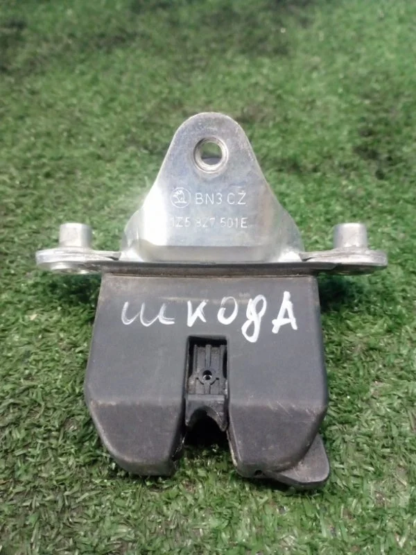 Замок багажника Skoda Octavia A5 2004-2013