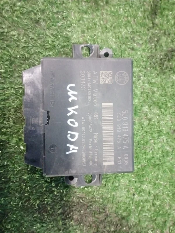 Блок управления парктроником передний левый Skoda