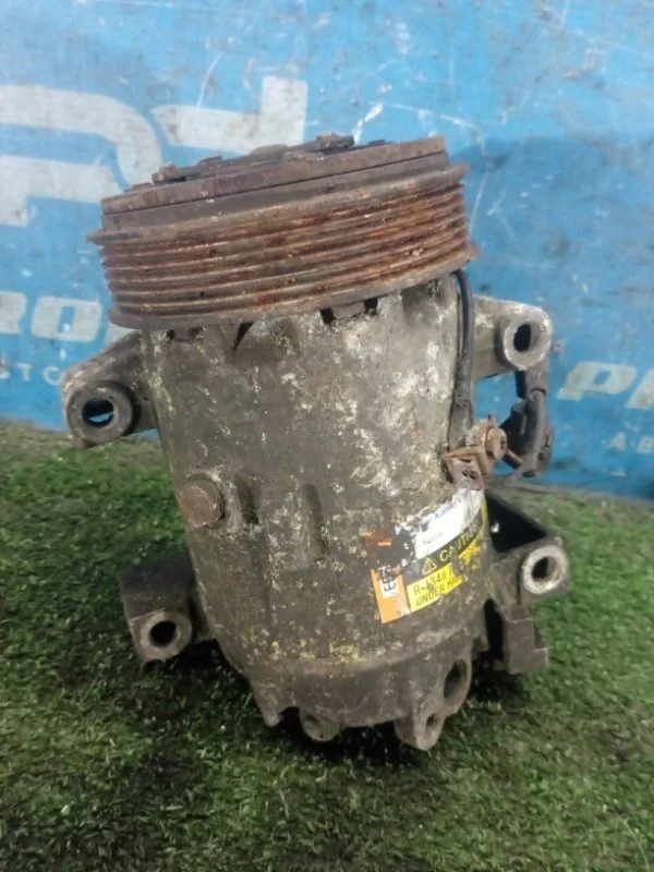 Компрессор кондиционера Nissan Almera N16