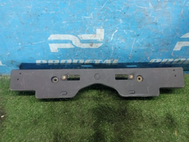 Площадка номерного знака передняя Toyota Land