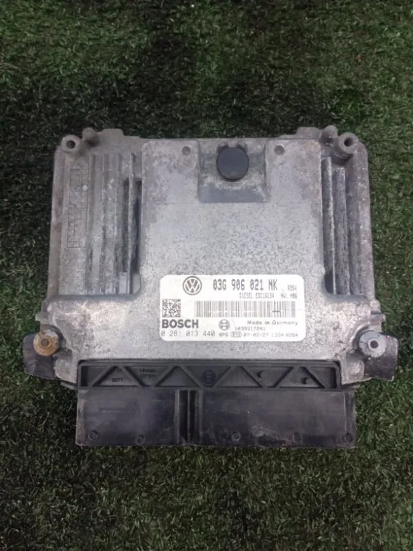 Блок управления двигателем Volkswagen Passat B6
