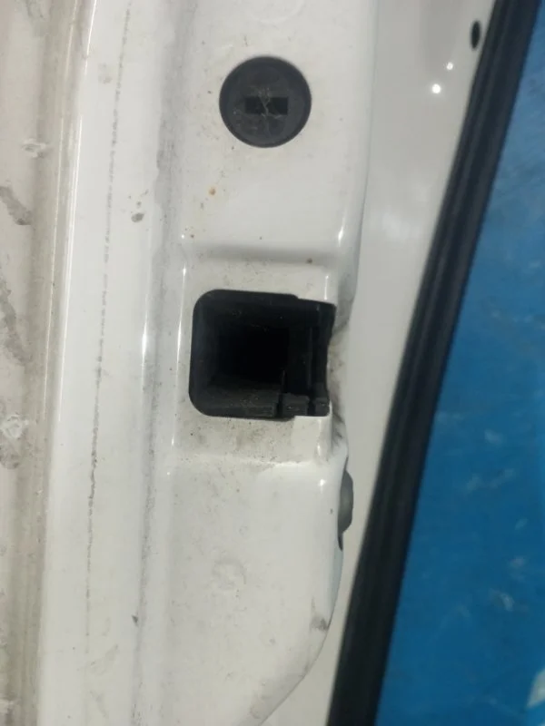 Замок двери задний правый Skoda Octavia A5