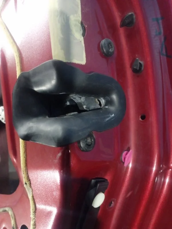 Замок двери передний правый Audi A4 B7 2005-2007