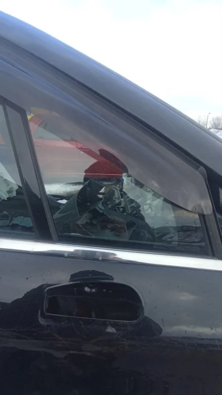 Форточка двери передняя правая Citroen C4 2