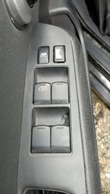 Блок управления стеклоподъемниками передний левый