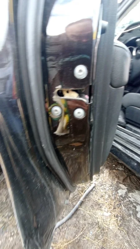 Замок двери передний левый Nissan Tiida C11 HR16DE