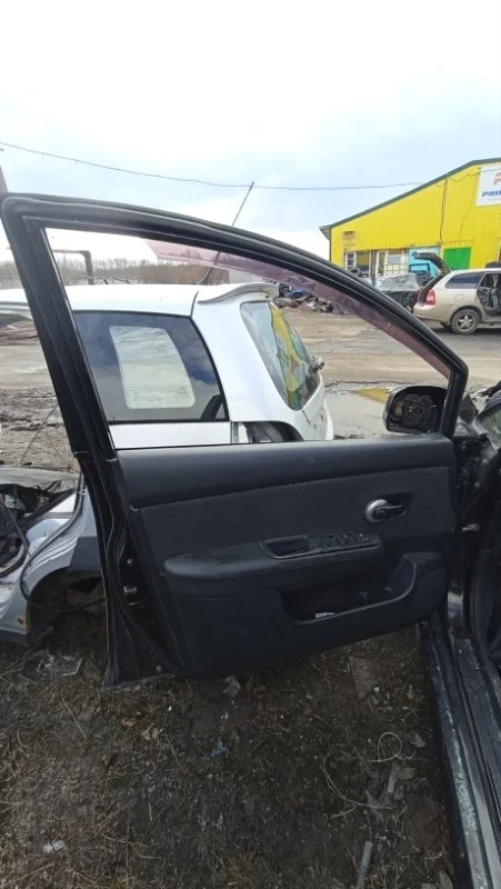 Петля двери передняя левая Nissan Tiida C11 HR16DE