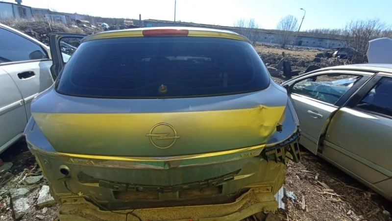 Дверь багажника со стеклом Opel Astra H 2004-2015
