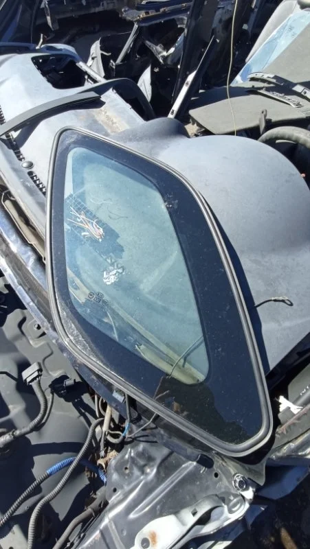 Стекло кузовное глухое заднее левое Kia Sportage