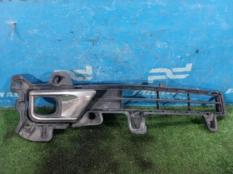 Накладка птф передняя левая Toyota Land Cruiser