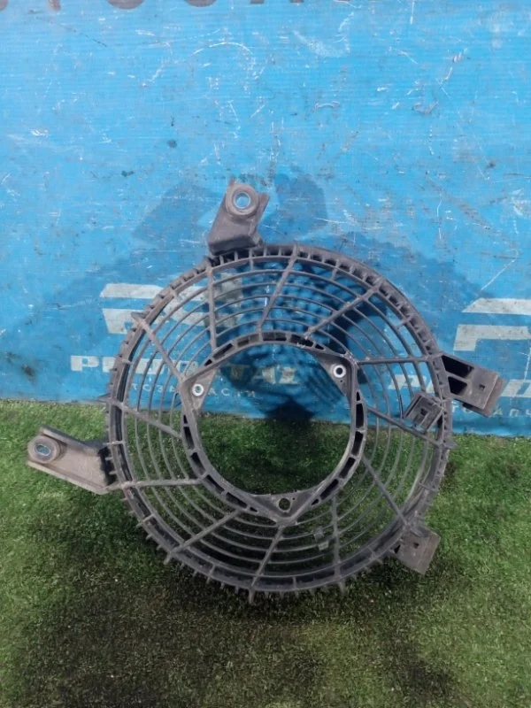 Диффузор вентилятора Toyota Land Cruiser Prado 150