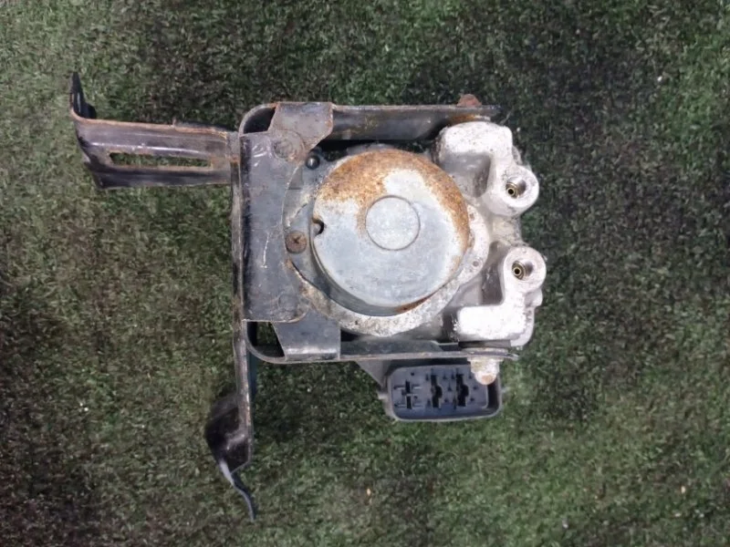 Блок ABS (насос) Toyota Camry V30 1AZFE 2001-2006