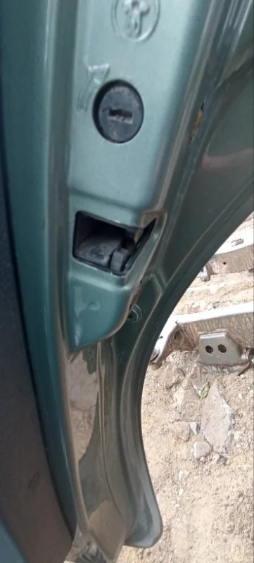 Замок двери задний правый Skoda Octavia A4