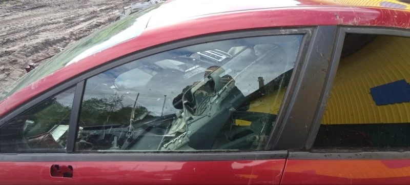 Стекло двери переднее левое Citroen C4 NFUPSA