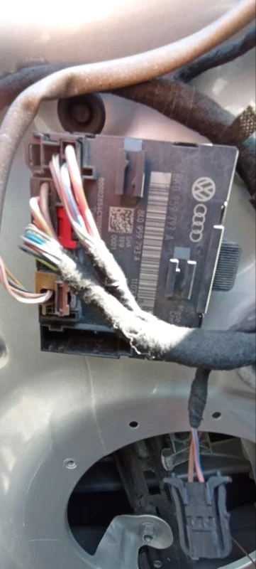 Блок управления дверьми передний левый Audi A5 8T