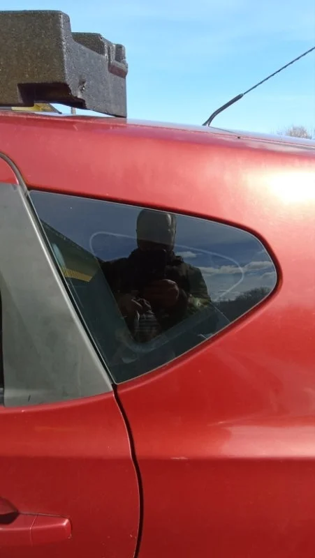 Стекло кузовное глухое заднее левое Nissan Qashqai