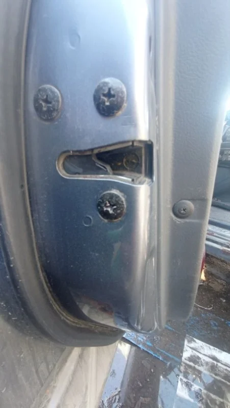 Замок двери передний левый Kia Sorento 2002-2009