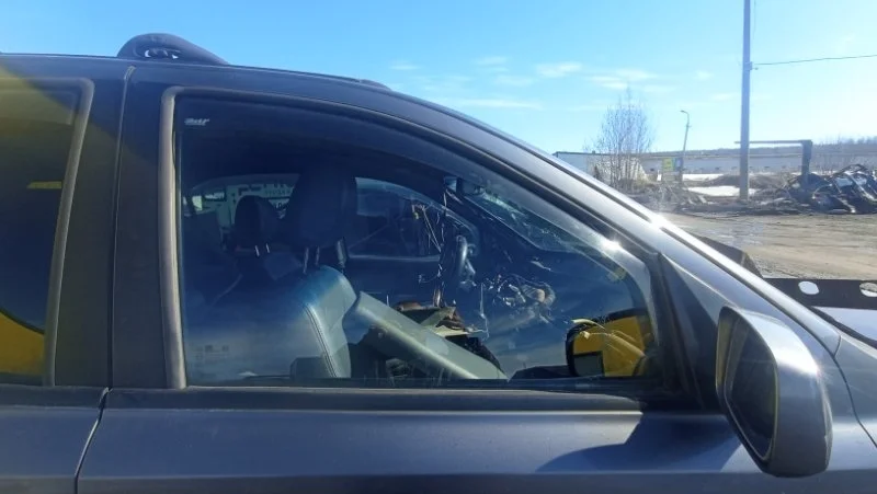 Стекло двери переднее правое Kia Sorento 2002-2009