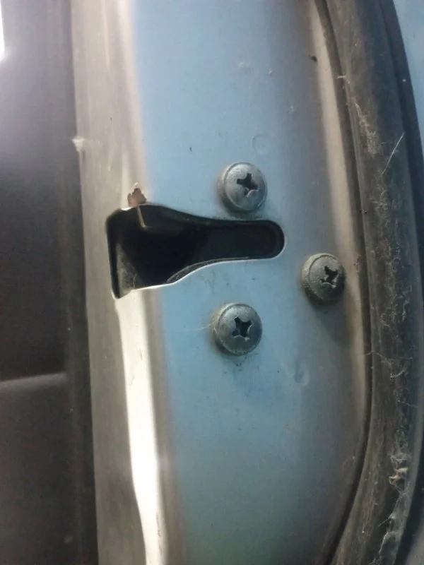 Замок двери передний правый Chevrolet Aveo T250