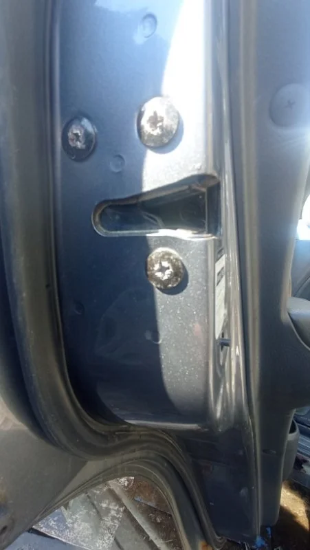 Замок двери задний левый Kia Sorento 2002-2009