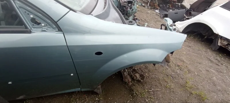 Крыло переднее правое Chevrolet Lacetti F16D3