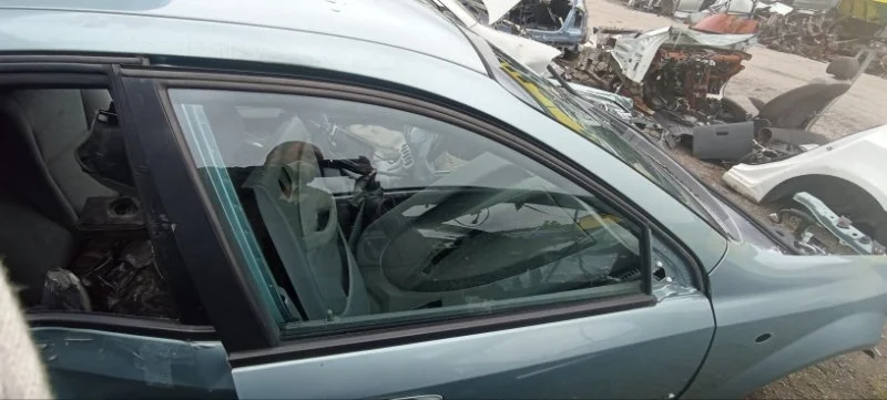 Стекло двери переднее правое Chevrolet Lacetti